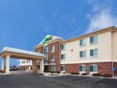 Holiday Inn Express & Suites Cincinnati - Blue Ash