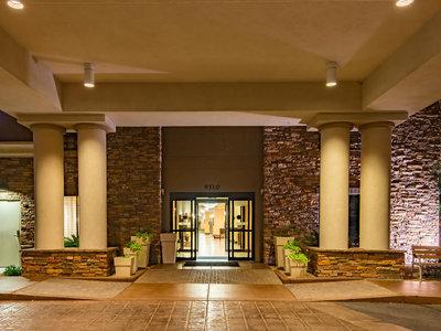 Holiday Inn Express & Suites Phoenix-Glendale