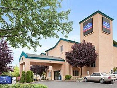 Howard Johnson Inn And Suites Vancouver By Vancouver Mall