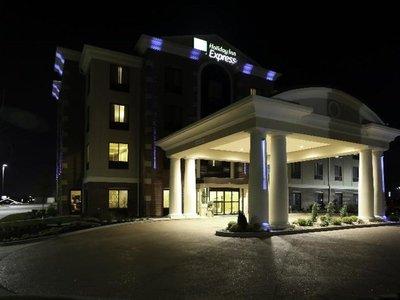 Holiday Inn Express & Suites Marion - Marion