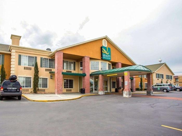Hotel Quality Inn & Suites Airport West - Bild 1