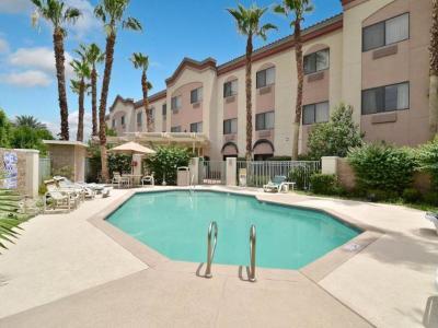 Hotel Comfort Suites Palm Desert I-10 - Bild 2