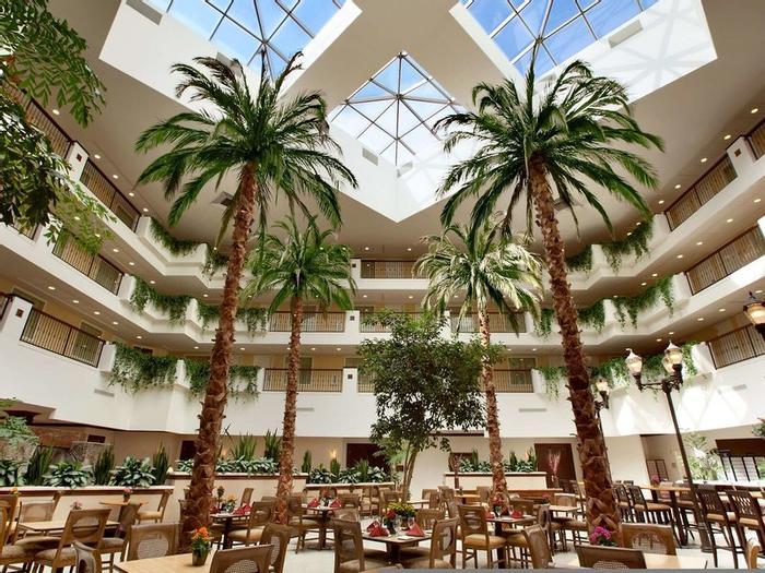 Hotel Embassy Suites La Quinta - Bild 1