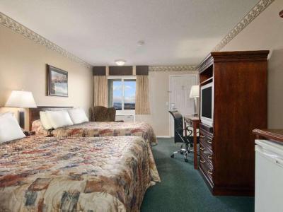 Hotel Travelodge by Wyndham Kamloops Mountview - Bild 5