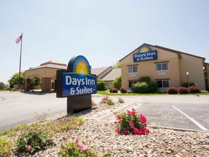 Hotel Days Inn & Suites Omaha - Bild 1