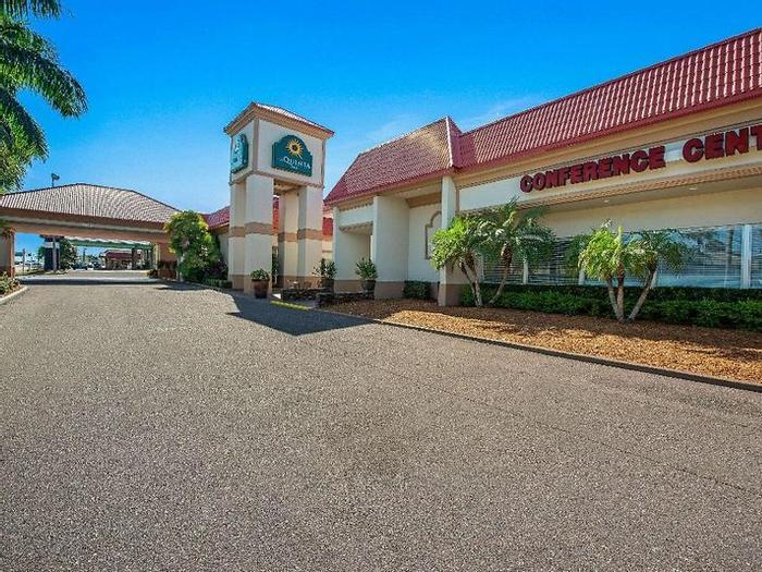 Hotel La Quinta Inn by Wyndham Clearwater Central - Bild 1