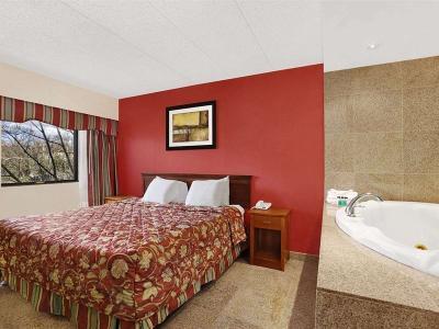 Hotel Ramada by Wyndham East Orange - Bild 3