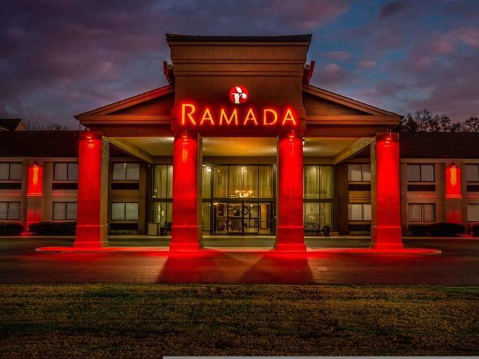 Hotel Ramada by Wyndham Tuscaloosa - Bild 1