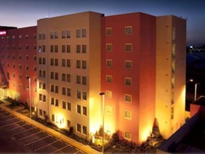 Hotel City Express Suites Toluca - Bild 2