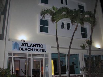 The Tryst Beachfront Hotel - Bild 4