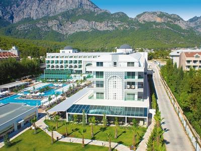 Karmir Resort & Spa