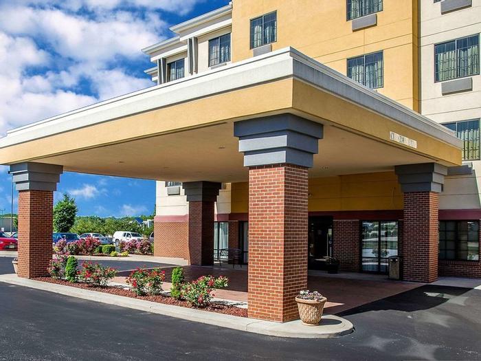 Hotel Comfort Inn & Suites Cincinnati Eastgate - Bild 1
