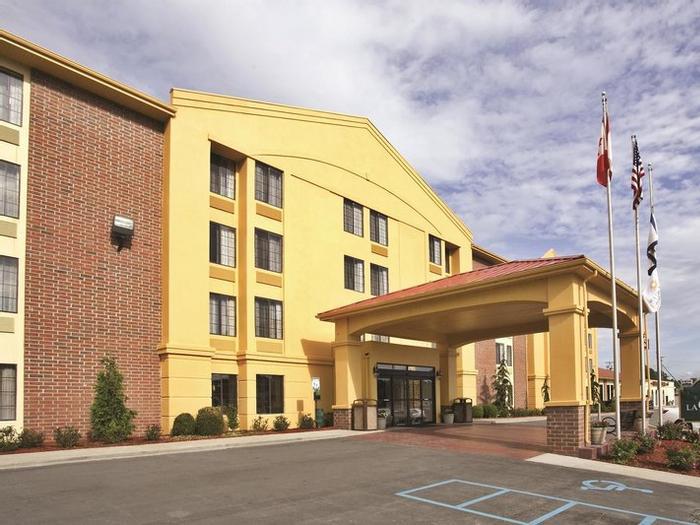 Hotel La Quinta Inn & Suites By Wyndham Summersville - Bild 1