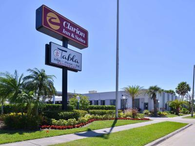 Clarion Inn & Suites Across From Universal Orlando Resort Hotel - Bild 3