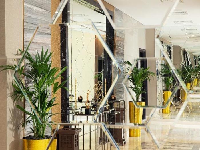 Hotel Four Points by Sheraton Production City, Dubai - Bild 1