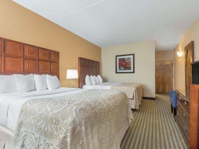 Hotel Ramada by Wyndham Columbus North - Bild 2
