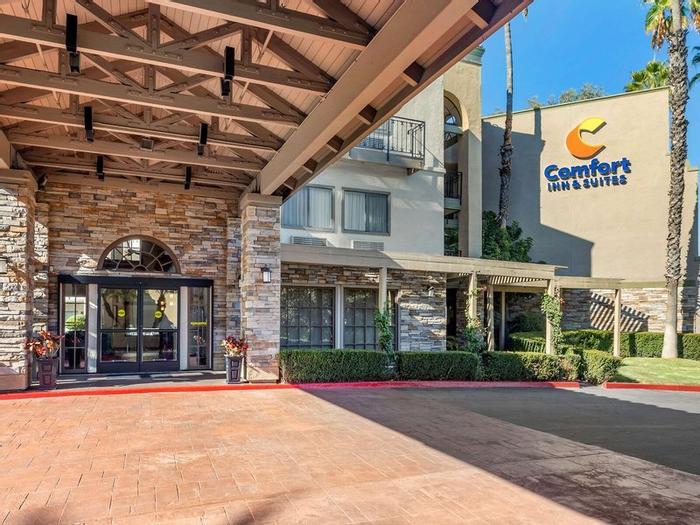 Hotel Comfort Inn & Suites Orange County John Wayne Airport - Bild 1