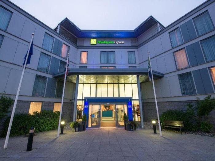 Hotel Holiday Inn Express London - Stansted Airport - Bild 1