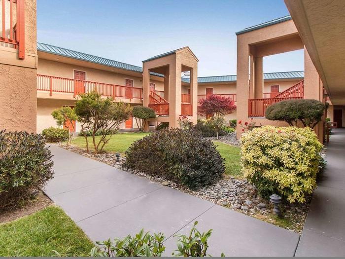 Hotel Quality Inn & Suites Crescent City Redwood Coast - Bild 1