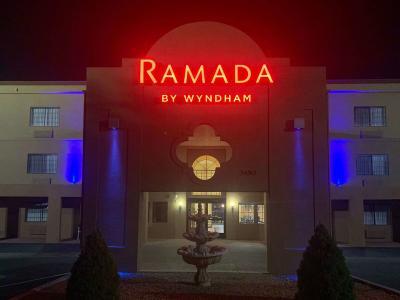 Hotel Ramada by Wyndham Santa Fe - Bild 2