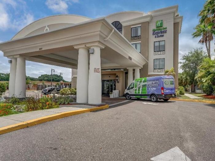 Hotel Holiday Inn Express & Suites Tampa -USF-Busch Gardens - Bild 1