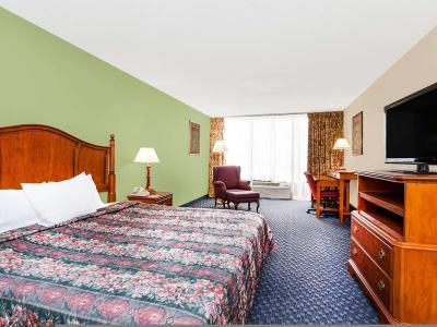 Hotel Days Inn & Suites by Wyndham SE Columbia Ft Jackson - Bild 5
