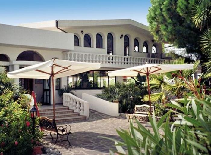Hotel Villaggio Pineta Petto Bianco - Bild 1