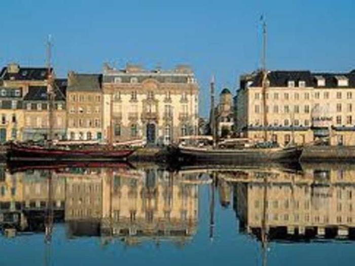 Brit Hotel Cherbourg - Bild 1