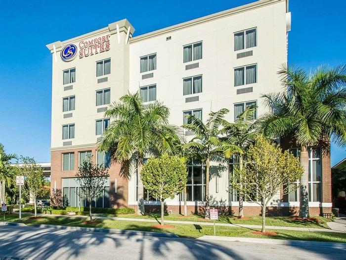 Hotel Comfort Suites Miami Airport North - Bild 1