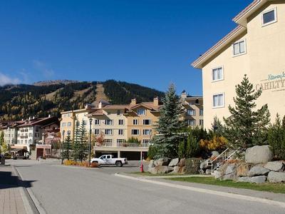 Sun Peaks Resort - Nancy Greene's Cahilty Hotel & Suites - Bild 4