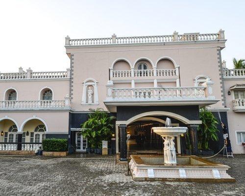 Hotel Club Mahindra Emerald Palms Resort - Bild 1
