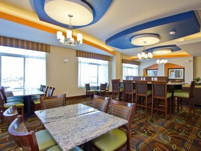 Hotel Holiday Inn Express & Suites Denver East-Peoria Street - Bild 2