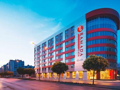 Hotel Ramada Plaza by Wyndham Izmir - Bild 2