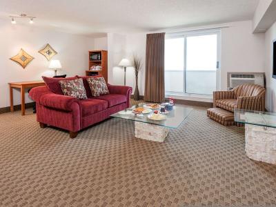Hotel Ramada by Wyndham Edmonton South - Bild 3