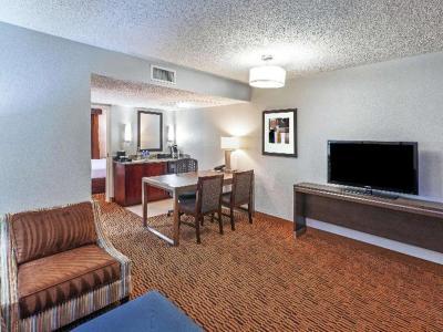 Hotel Embassy Suites by Hilton Dallas Market Center - Bild 5