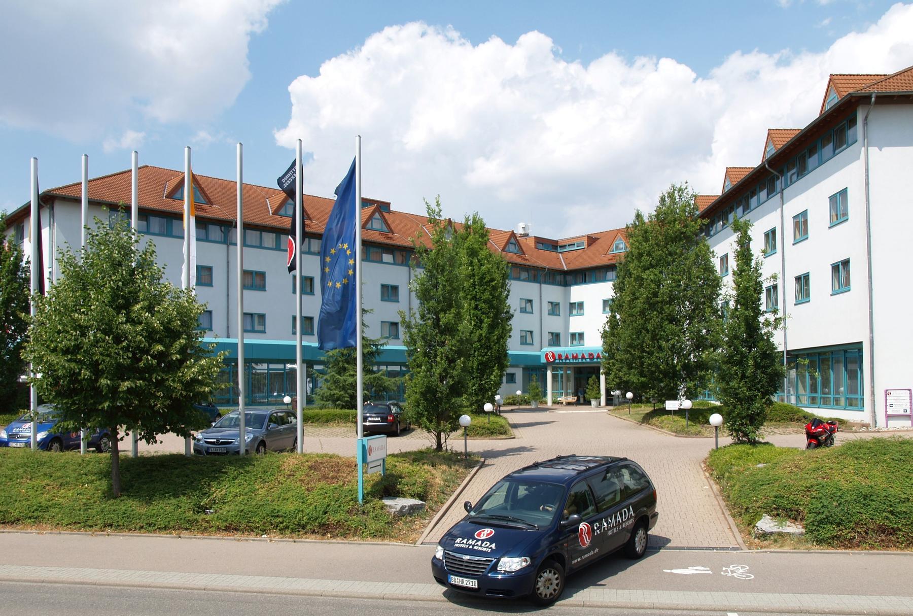 H+ Hotel Stuttgart Herrenberg - Bild 1