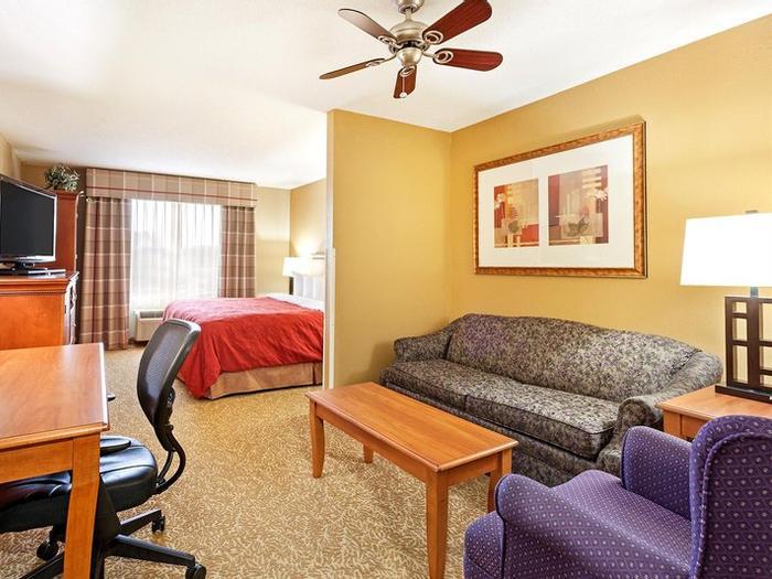 Hotel Country Inn & Suites by Radisson, Hinesville, GA - Bild 1
