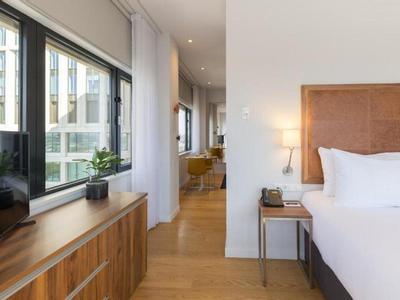 Hotel Premier Suites Plus Rotterdam - Bild 2