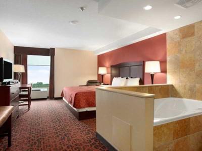 Hotel Ramada by Wyndham Niagara Falls/Fallsview - Bild 4