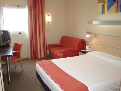 Hotel Holiday Inn Express Valencia Bonaire - Bild 3