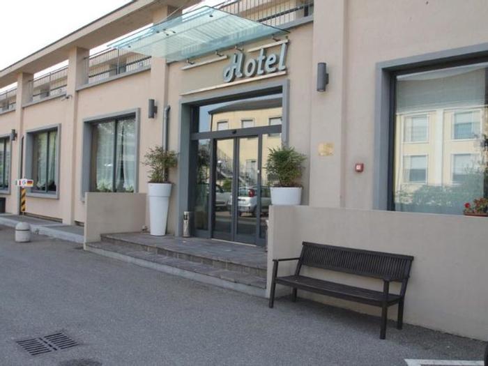 MH Hotel Piacenza Fiera - Bild 1
