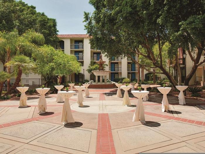 Hotel Embassy Suites By Hilton Scottsdale Resort - Bild 1