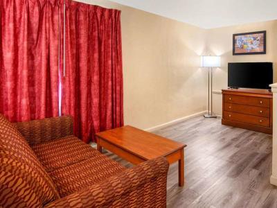 Hotel Econo Lodge Inn & Suites - Bild 5