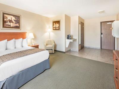 Hotel Ramada by Wyndham Clairmont/Grande Prairie - Bild 4