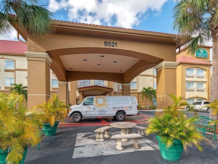 Hotel La Quinta Inn & Suites by Wyndham Fort Myers Airport - Bild 1