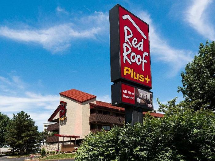 Hotel Red Roof PLUS+ St Louis - Forest Park/Hampton Ave - Bild 1