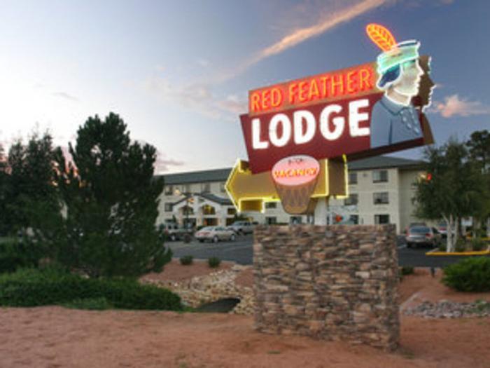 Hotel Red Feather Lodge - Bild 1