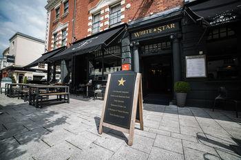 Hotel The White Star Tavern - Bild 1