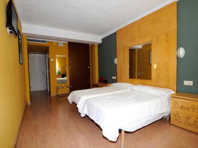 AHC Hoteles Low Cost Cáceres - Bild 4