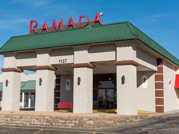 Hotel Ramada by Wyndham Mountain Home - Bild 1